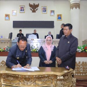 PJ. Bupati Tulang Bawang bapak Drs Qudrotul Ikhwan MM menghadiri Rapat Paripurna DPRD Tulang Bawang