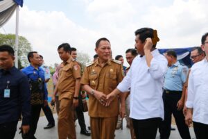 PJ Bupati Tulang Bawang Drs Qudrotul Ikhwan MM Menghadiri Acara Penyerahan Sertifikat Hak Atas Tanah Oleh Menteri ATR/BPN Republik Indonesia Marsekal TNI (Purn) Dr (HC) Hadi Tjahjanto S. I.P.