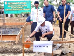 Peletakan Batu Pertama Tugu Kerukunan di Kampung Penawar Rejo, Menjadi Simbol Kerukunan Masyarakat Udang Manis